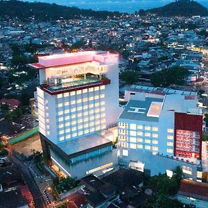 Grand Zuri Hotel Padang